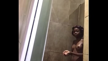 [Showing Off Her, In The Shower, Bigbangtv Lil] Bigbangtv Lil Shawty Showing Off Her Ass In The Shower